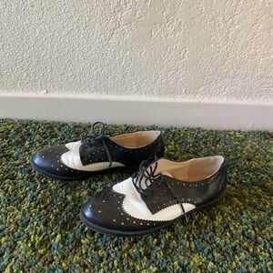 Ollio black and white lace up dress shoes